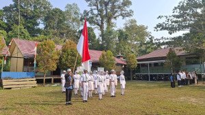 Upacara pengukuhan pasukan paskibra di SMA Negeri 2 Dusun Utara